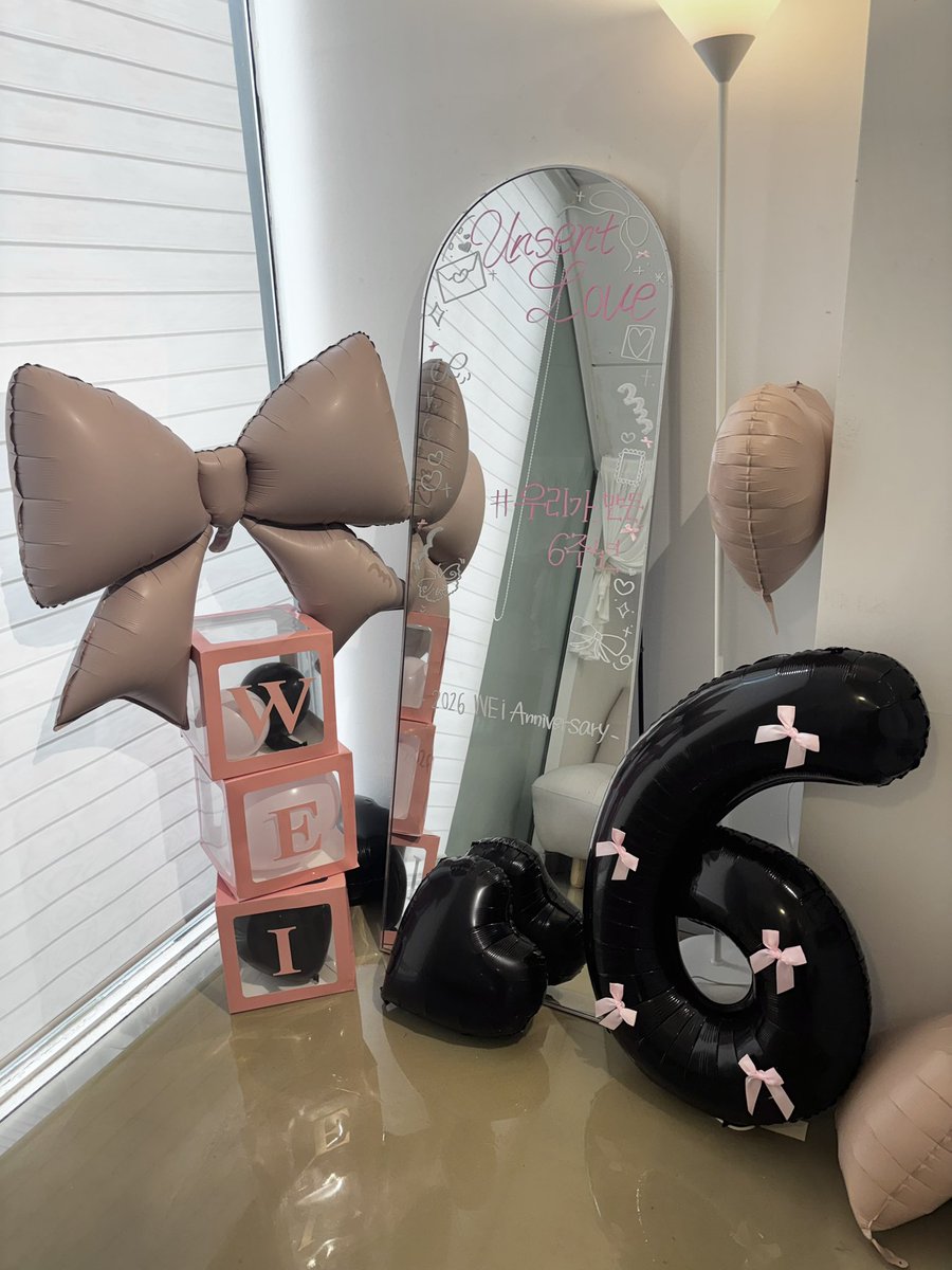 aIInoya's tweet photo. 12시부터 카페가 오픈합니다! 🎀🖤
위아이의 6주년을 함께 축하할 수 있기를 기대하고 있을게요 𝜗𝜚 ⸝⸝꙳
많은 관심과 방문 부탁드립니다! 🩷

 #우리가_만든_6주년  #위아이 https://t.co/qJwntOsszj