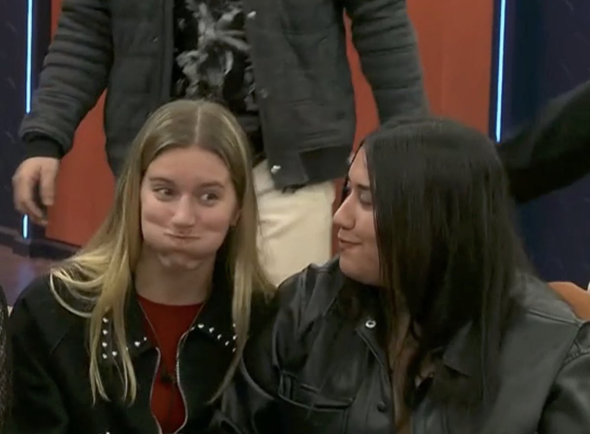 BritosPaula21's tweet photo. Yo cuando estoy tomando algo y me tiran un chiste 
#GranHermanoUy https://t.co/g4aveEEXTC
