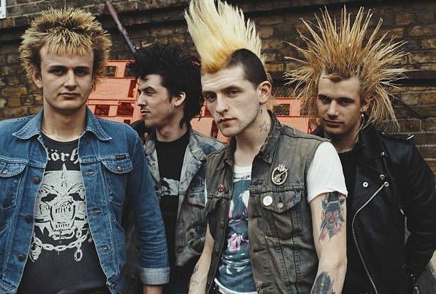 PunkRockStory's tweet photo. 44 years ago
British street punk band GBH, group portrait featuring large mohicans, Covent Garden, United Kingdom, October 1982.

Line up includes: Colin Abrahall, Colin 'Jock' Blyth, Ross Lomas and Andrew 'Wilf' Williams. Photo by Erica Echenberg

#punk #punks #punkrock #gbh #streetpunk #punkrockhistoy