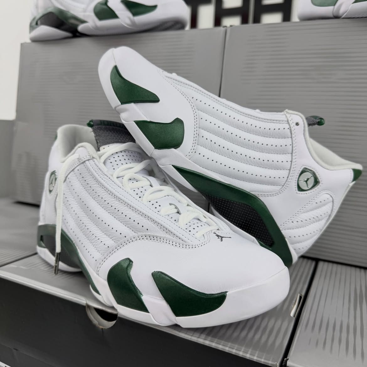 JustFreshKicks's tweet photo. Air Jordan 14 "Forest Green" Returns October 31st 🌲

Details: https://t.co/zmisKOQkly https://t.co/jvhw5g4Z7F