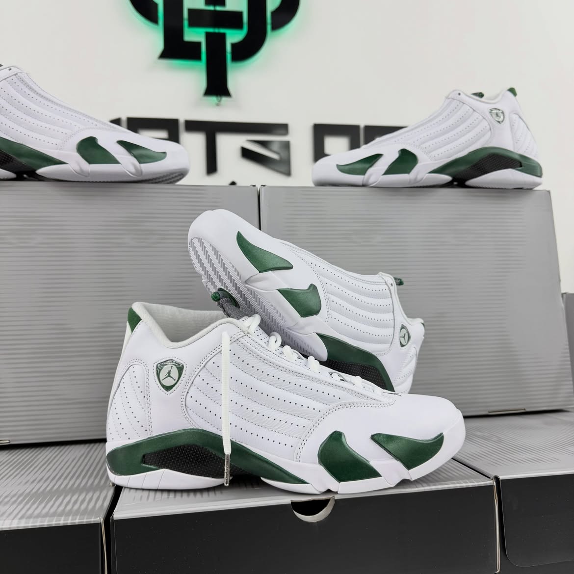 JustFreshKicks's tweet photo. Air Jordan 14 "Forest Green" Returns October 31st 🌲

Details: https://t.co/zmisKOQkly https://t.co/jvhw5g4Z7F