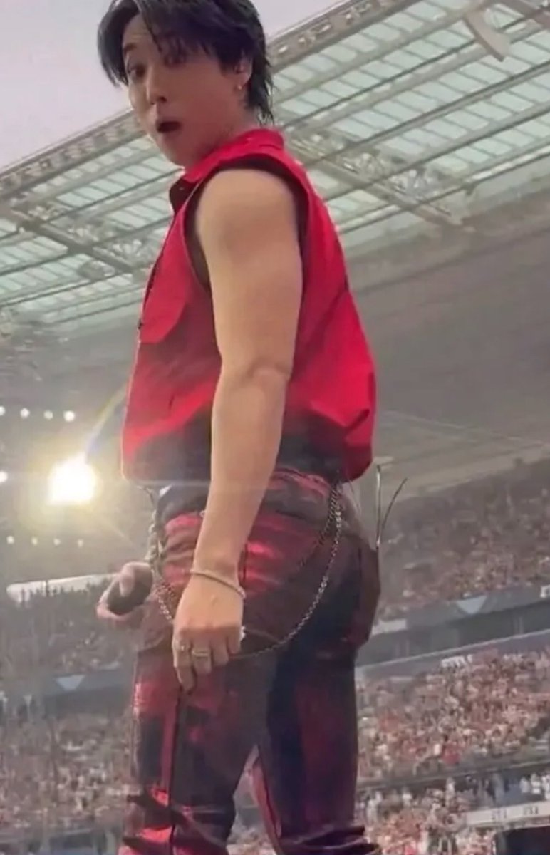 skzfairy_sung's tweet photo. whore member or #whoremembers https://t.co/DwzPPy4Q7S