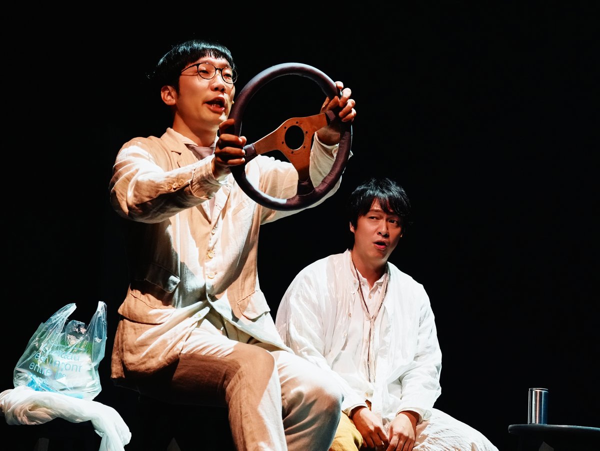 the_globe_tokyo's tweet photo. ⋱water 好評上演中⋰

舞台写真が到着📷
（撮影：細野晋司）
みなさまぜひ感想をお聞かせください📣
━━━
『water』
作・演出：#藤田貴大
主演：#丸山隆平
━━━
【上演日程】
▶9/27(日)～10/25(日) 東京グローブ座
▶11/7(土)～11/10(火) 京都劇場
🎫https://t.co/ma6QOK6Ucc
#water_stage https://t.co/SyurIRTal4