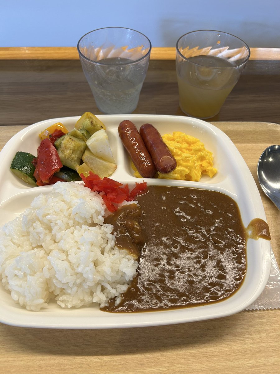 chibo1101's tweet photo. そして今日は昨日から始まった三島バルへ🍶カレーとお酒1時間食べ飲み放題です♪最高かよ（笑）1人打ち上げ���てやつです（笑）#三島バル https://t.co/woJRMuiG9Q