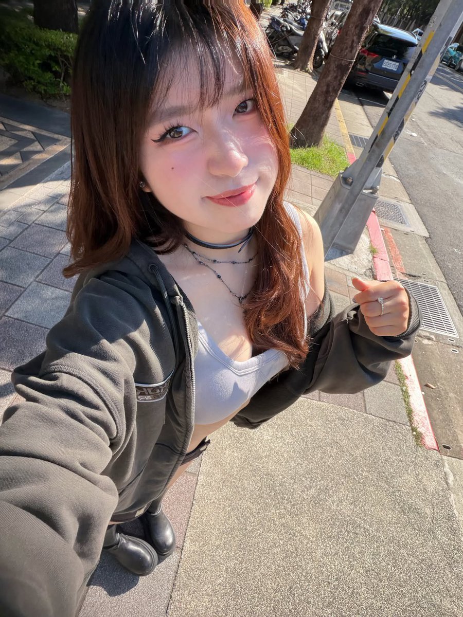 Swishzblpr's tweet photo. 這母狗就應該當妓女 兩顆奈子被操得甩來甩去 https://t.co/QCbGHSmSsm