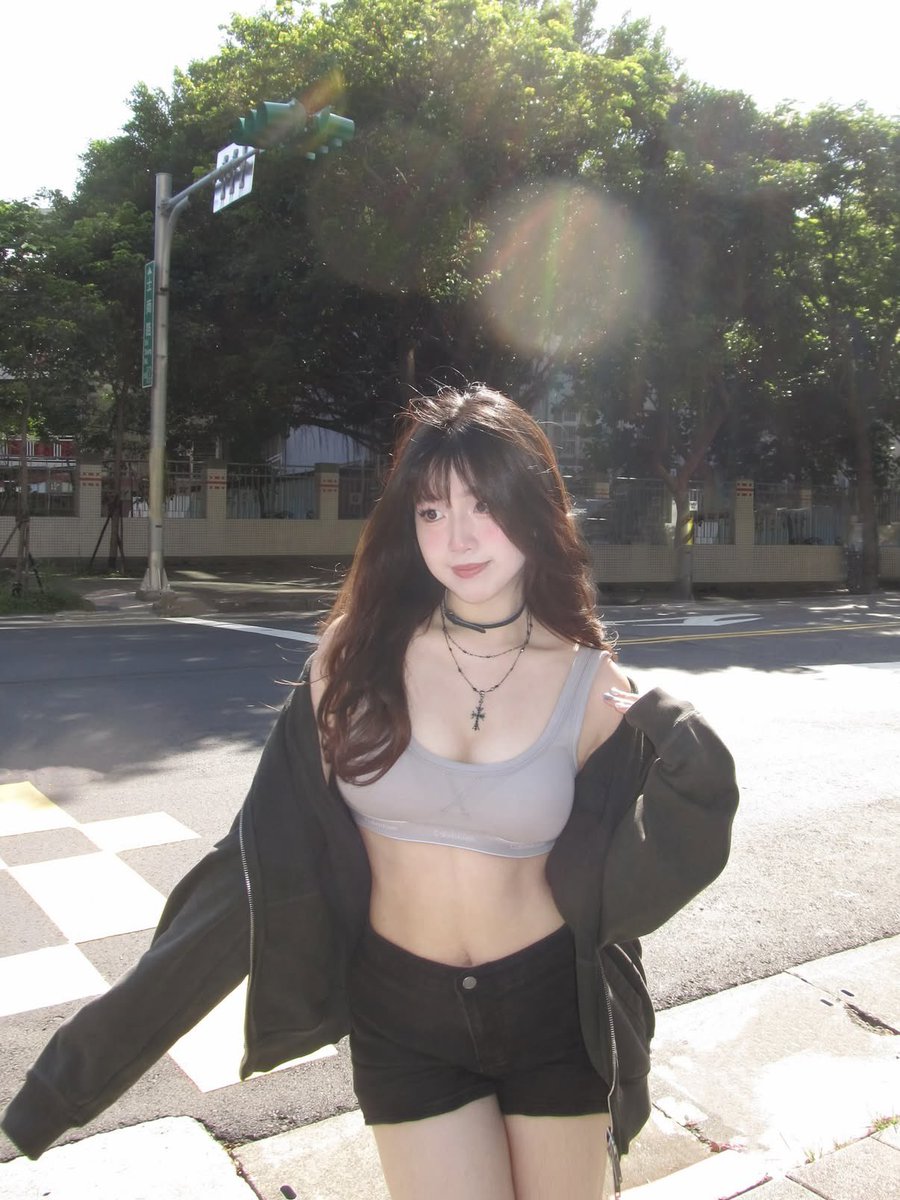 Swishzblpr's tweet photo. 這母狗就應該當妓女 兩顆奈子被操得甩來甩去 https://t.co/QCbGHSmSsm
