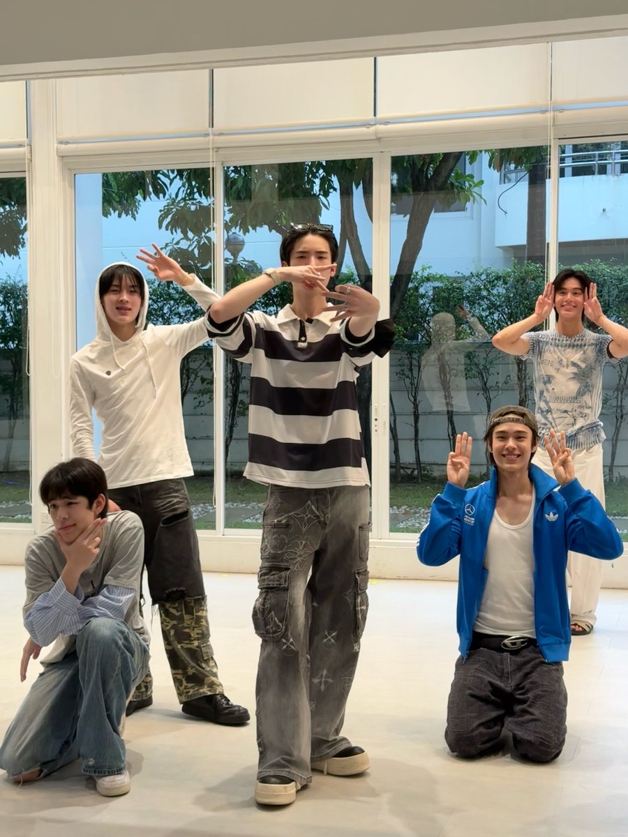 sonraymusic's tweet photo. COUNTDOWN 3 DAYS 🤟
SONRAY SHOWCASE 2026

อีก 3 วันเจอกัน! เตรียมมาสนุกไปกับโชว์พวกเรา และเก็บความทรงจำไปด้วยกันนะครับสมาชิก ~

#SONRAYSHOWCASE2026
#BUSbecauseofyouishine
#DICEBLUE #DICERED
#9214KIDS
#SONRAYMUSIC https://t.co/YUHgn7HeZJ