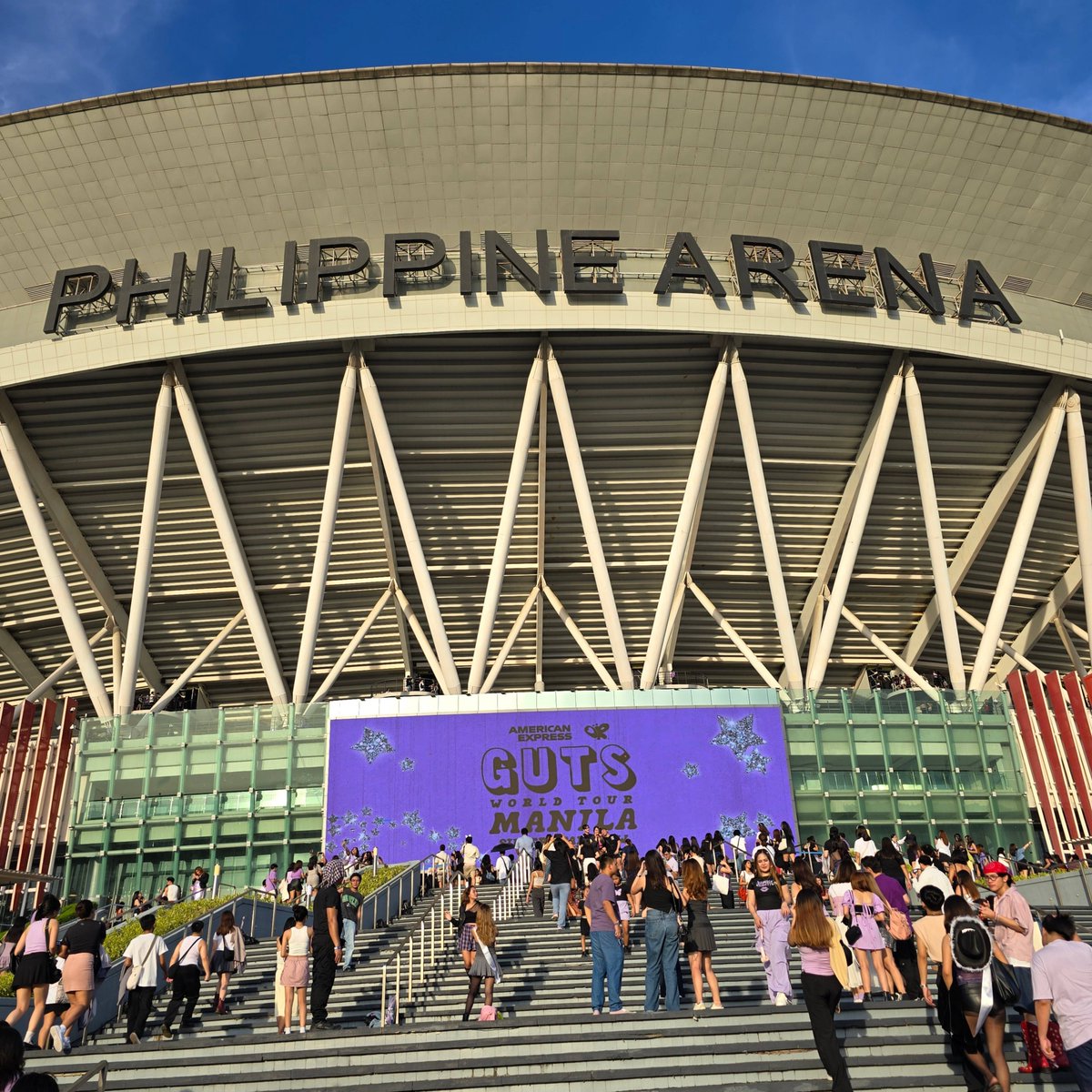 philconcerts's tweet photo. Two years ago, Olivia played the biggest show of her life.

Happy 2-year anniversary to the night Olivia said, “I’m kinda feeling so Filipino.” https://t.co/KemTJMw1qb