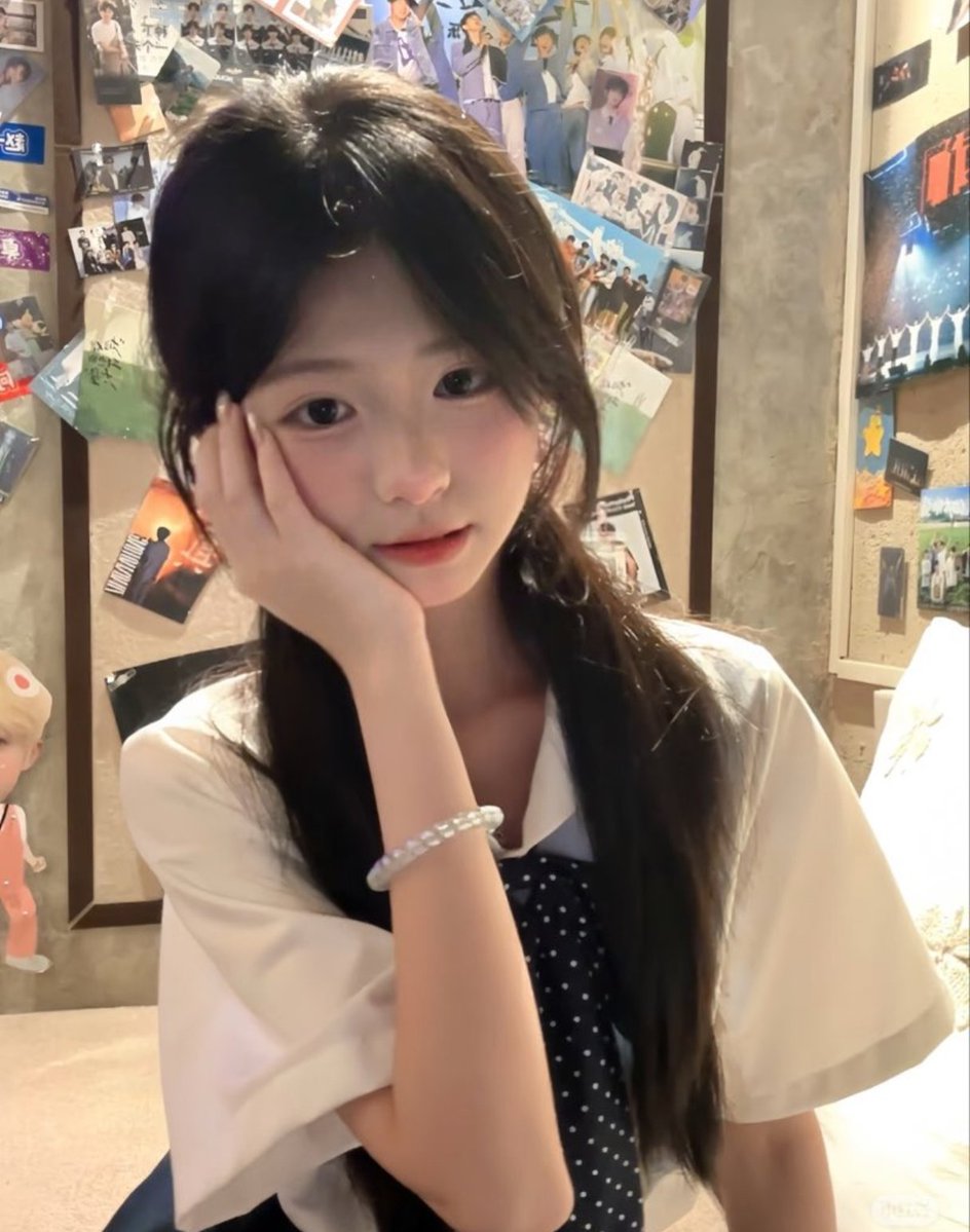 sdkrktddy6's tweet photo. 新人刚玩x…..臭美一下

有人想锐评一下我15岁福嘛 

看完不许瞎说，赶紧看，我要删了

真没有🚪  流言22我真的给呀 https://t.co/60wgpI5yBN