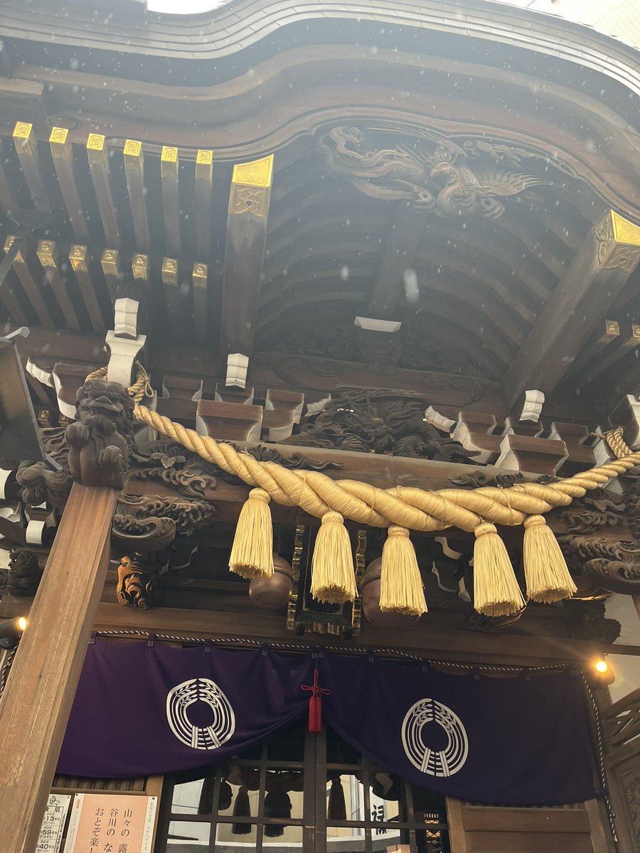 kabo4405's tweet photo. 田舎っぺ大将、行きたかったスピ活も欲張ってる。東京大神宮からの小網神社。集めている張子のおみくじも手に入れた！張子が欲しくて引いてしまうという…

空港へ移動中。気を抜きたい。緊張で目がヒクヒクする。
今日は運転あるからノンアルしか飲めない😭

って間違えたー。神奈川新町にいた、笑 https://t.co/o07rozFjsP