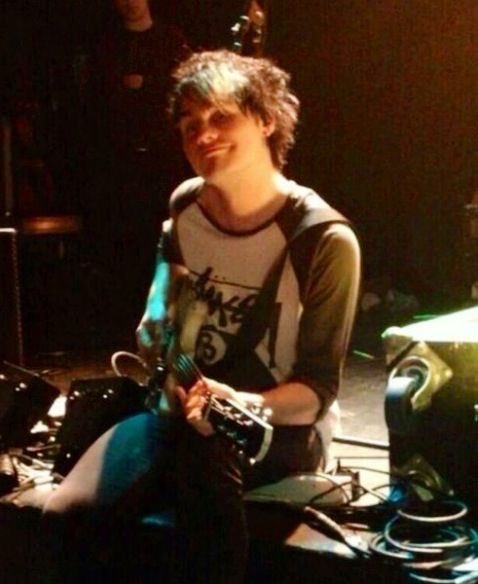 hangeswife14's tweet photo. au #muke 💫

— donde michael y luke se odian a muerte y a sus amigos se les ocurre formar una banda 

o

donde en realidad nunca se odiaron y esta será su oportunidad perfecta — https://t.co/iAORtO4xyo