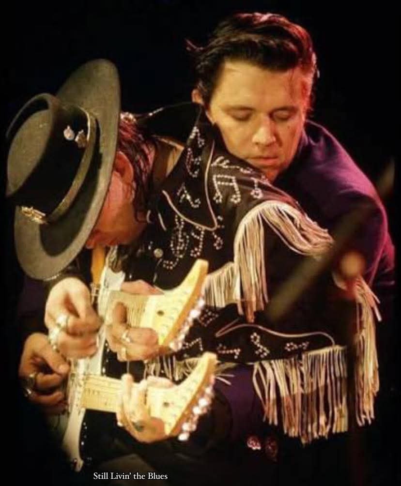 EspecialesRNB's tweet photo. Stevie Ray Vaughan, Buddy Guy, Robert Cray, Eric Clapton &amp; Jimmie Vaughan – Sweet Home Chicago (Last Show) https://t.co/hZgmM3ws7l