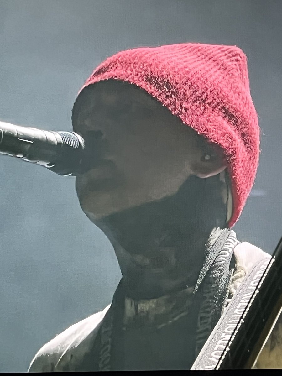 vhopestreet's tweet photo. something happens to me every time he puts the red beanie on https://t.co/6ToLJw6pWd