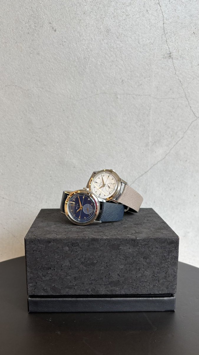 hms_omotesando's tweet photo. 10月10日(土)より
BALTIC× H°M’S“ WatchStoreの
『Prismic Japan Limited Edition Porcelain Dial』がデビューします✨
磁器ならではの光沢が上品な華やかさを加え、
ドレスウォッチとしての魅力を引き立てています。
また、ミニッツトラックには漢字を採用するなど、
日本らしいエッセンスも◎ https://t.co/3Cm4iispEB