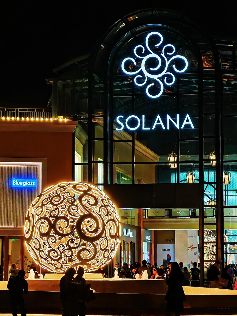 BeijingTourismX's tweet photo. Shop, dine and enjoy Beijing’s city lights at Solana.
With plenty of stores, restaurants and lively spots, it’s a fun place to spend an afternoon and stay into the evening. https://t.co/3RlZFo3gbG