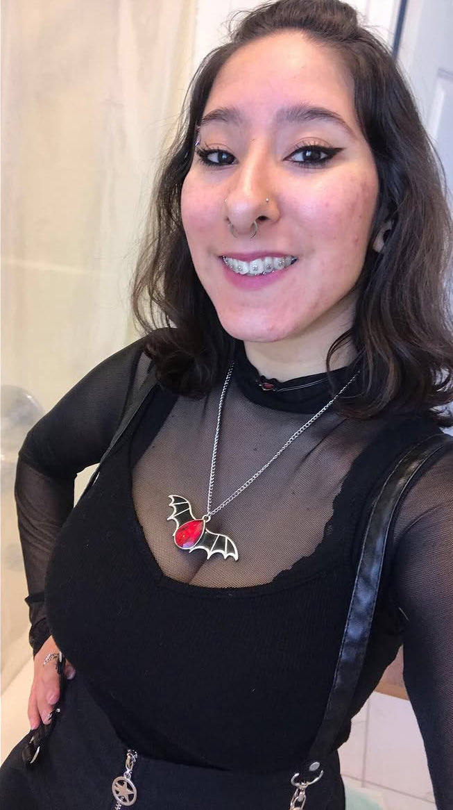 helloshiti's tweet photo. I was 94~ pounds in this picture lol. It’s definitely possible and I’ve seen it on multiple women https://t.co/P2kKR0Q1R1