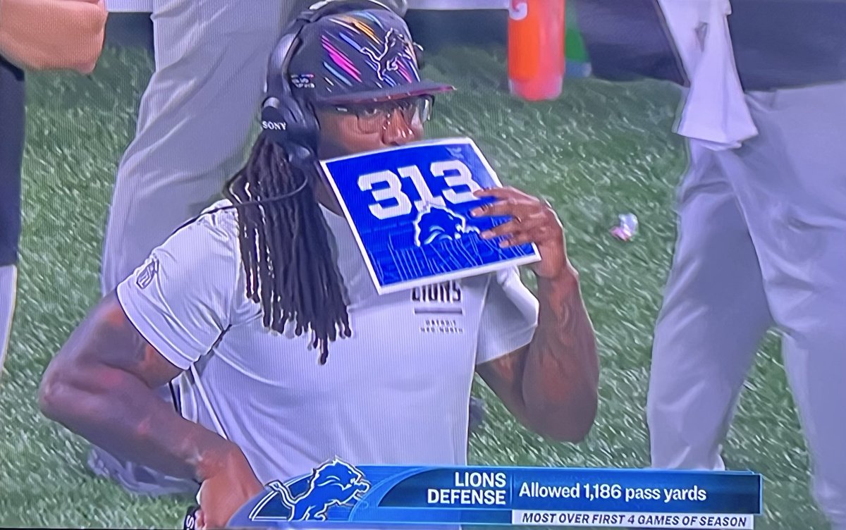 THEREDRANGER3's tweet photo. I promise you don’t have to cover your mouth when calling plays Kelvin Sheppard

Nobody is stealing the shit you’re calling https://t.co/nCDeDtmm00