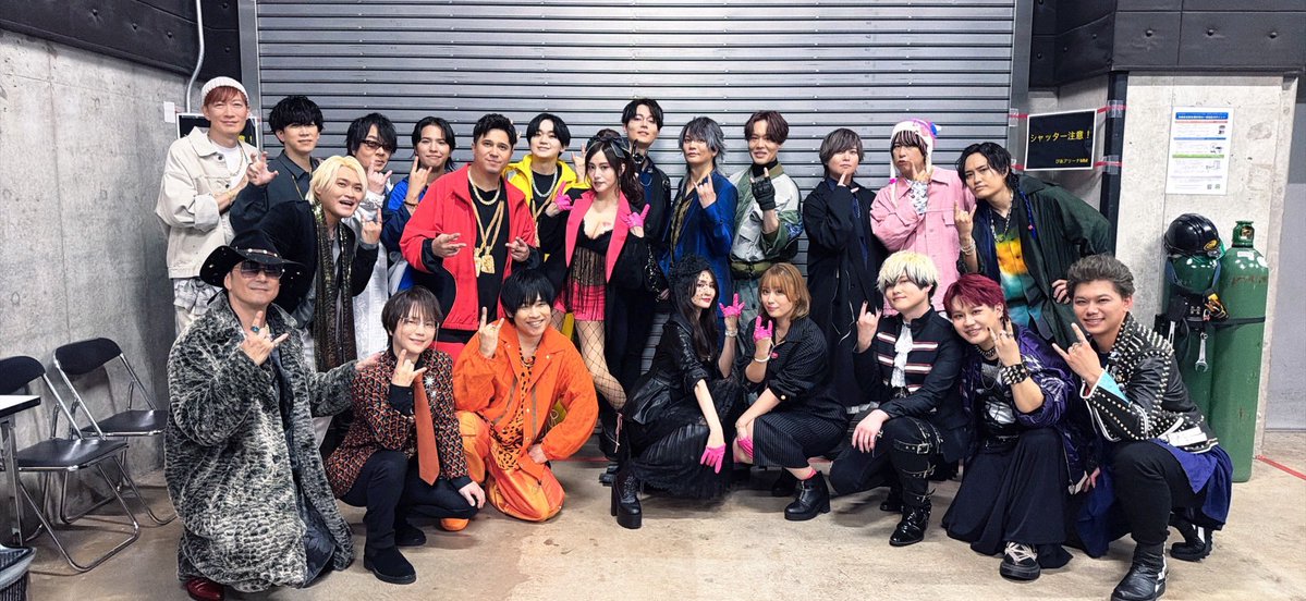zurixzuri's tweet photo. おそようございまーーす‼️✨🤗💨✨

昨日一昨日はヒプマイ12thライブ‼️
ありがとうございましたー‼️
✨1️⃣🎤😄🔊2️⃣✨

ステージから見えるブチ上げヘッズたちほんまに最高やったなぁ…‼️
✨🎤😆👍❤️💙💛🩶🧡💜🩷✨

こんな夢のようなステージに立たせていただけることに感激感謝‼️
✨🎤🙏🥹✨

第2回Block Party に13thライブの発表も激アツ‼️
✨🎉👬🗳️✋😆🤚1️⃣3️⃣🎊✨

これまでの歴史とこれからの未来に感謝しつつ‼️
今週も一週間頑張っていきましょう‼️
✨👊😆✨