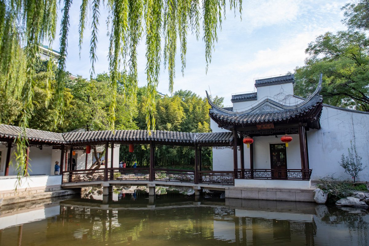 BeijingTourismX's tweet photo. Inside Zizhuyuan Park, Youxian Shanguan offers a lovely spot to slow down and enjoy the scenery. Surrounded by bamboo, water and greenery, it’s a nice little stop for a cup of tea and a quiet break from the city. https://t.co/TQzavGmEhm