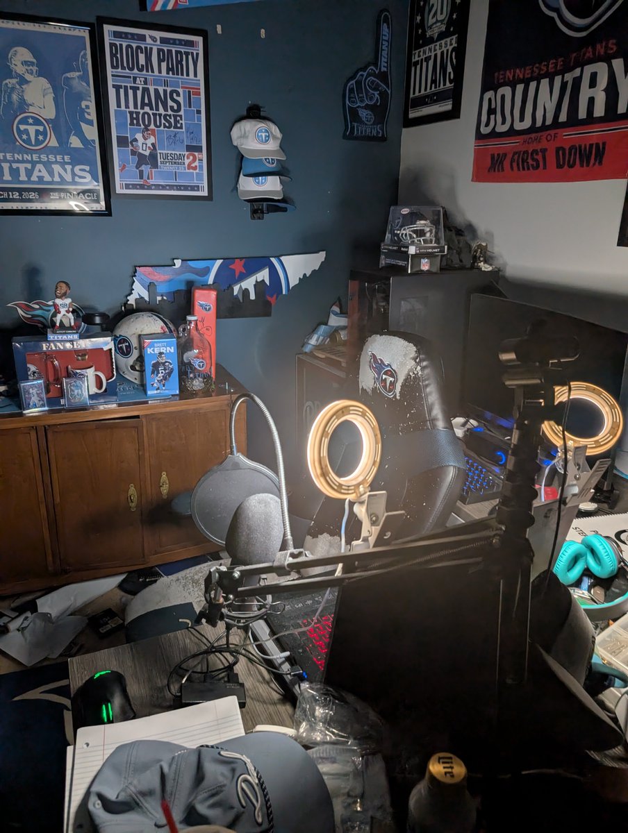 Mr1stDown's tweet photo. Boy do I love podcasting https://t.co/ghSzicRqs4
