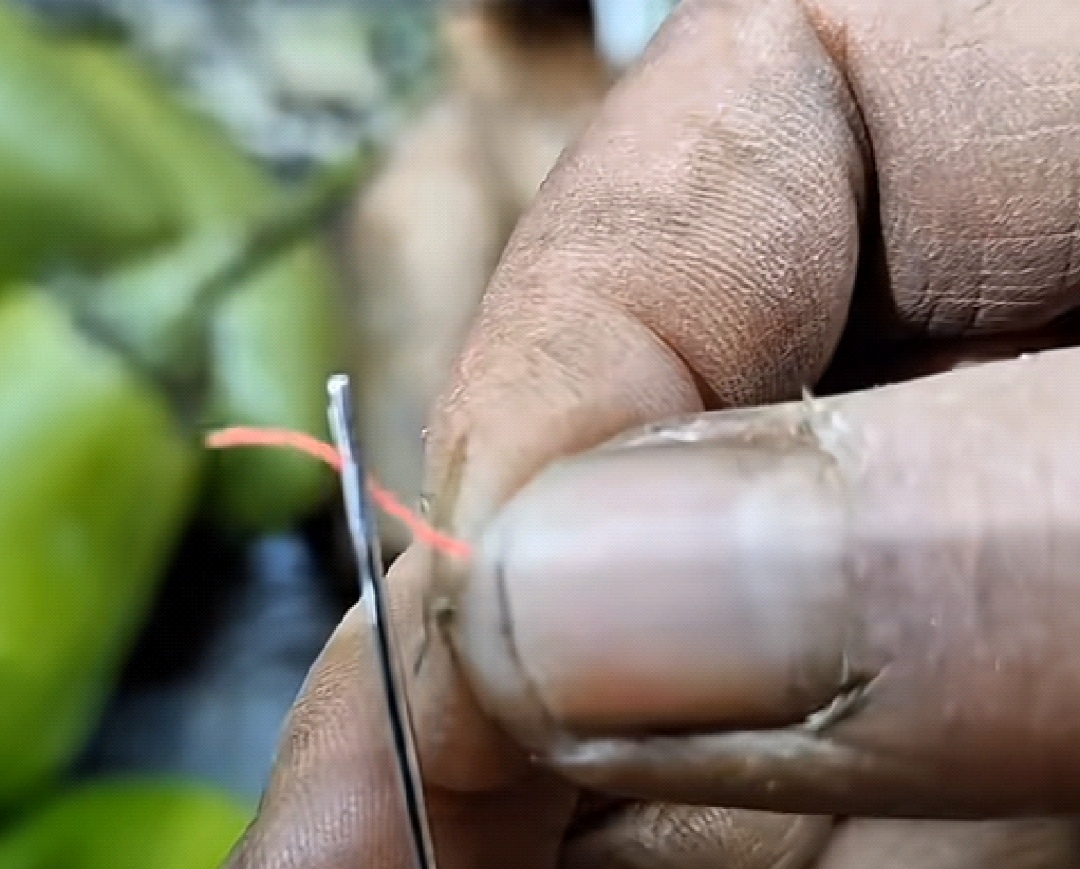 WaveFalconouxj's tweet photo. [I lifted my silk blouse to prevent the sharp needle from pricking, the smooth fabric sewn together gently.] https://t.co/6D2w3QBgMK