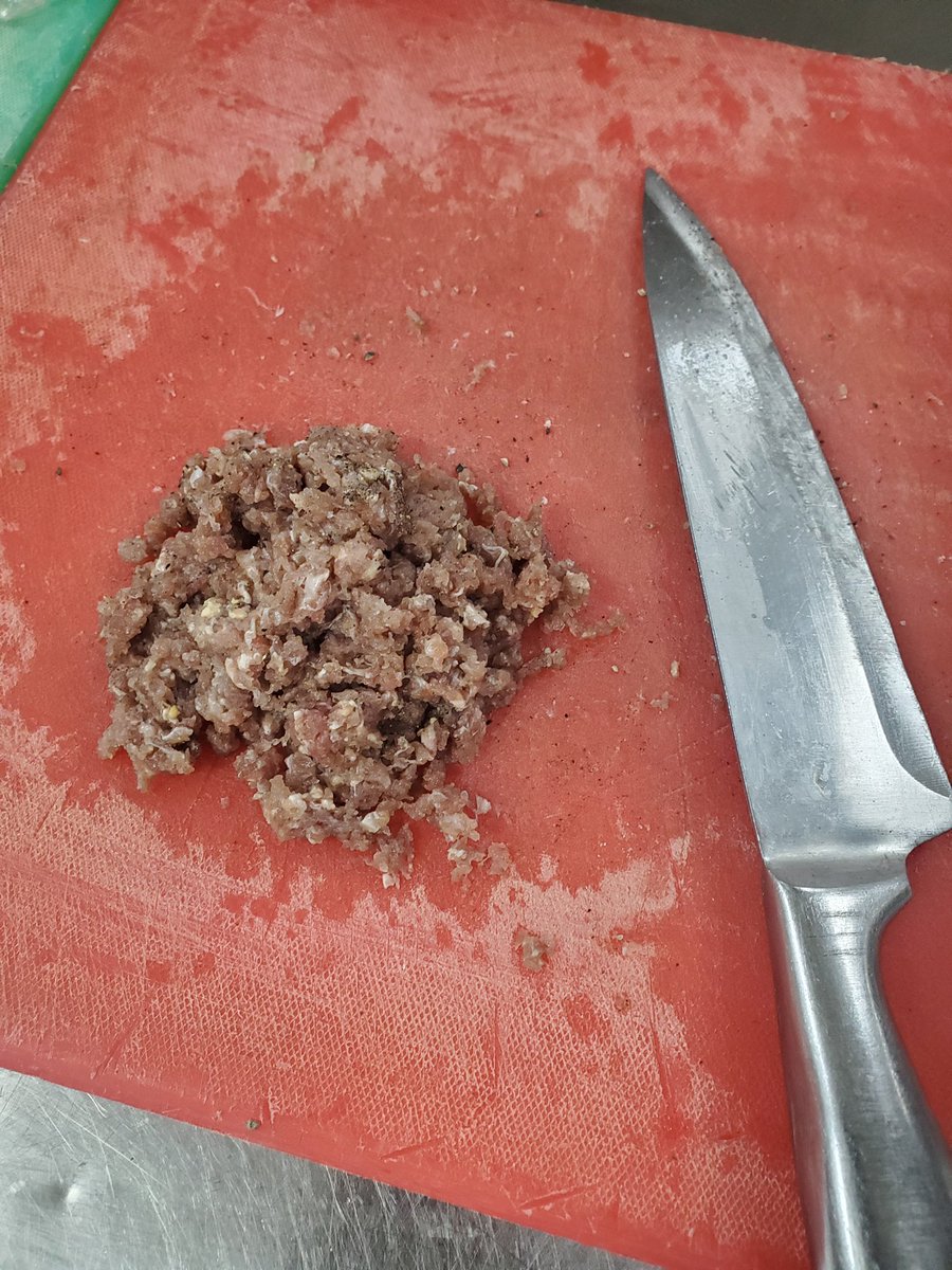 Kingsworld96's tweet photo. People see a beef burger, but they don’t always see the stress that goes into making the patty from scratch.😩🍔👨‍🍳

Being a chef is more than just cooking; it’s about the hard work, creativity, and dedication that go into every single meal.❤️‍🔥👨‍🍳

Sometimes the most stressful part of cooking isn’t the final presentation but the preparation behind it.😅🔥

Have you ever made a beef patty from scratch? Do you know how much work goes into it?🤔