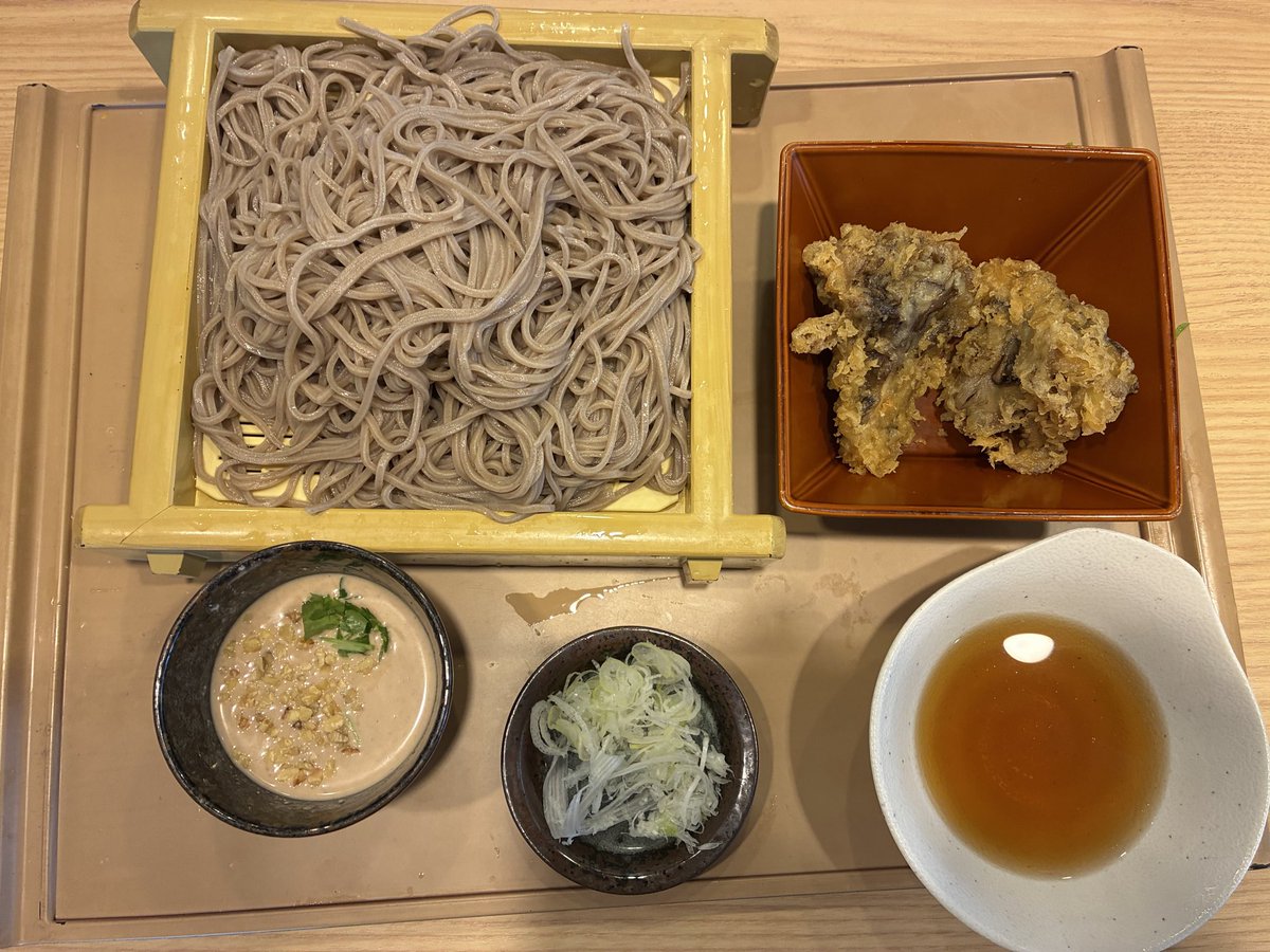 moto_arakawa's tweet photo. 今日のお昼は
すかいらーくグループ　八郎そばで
くるみ蕎麦🍴

あさイチでDEENの人が蕎麦特集してたら食べたくなるやつ🤤 https://t.co/noAMIExsPt