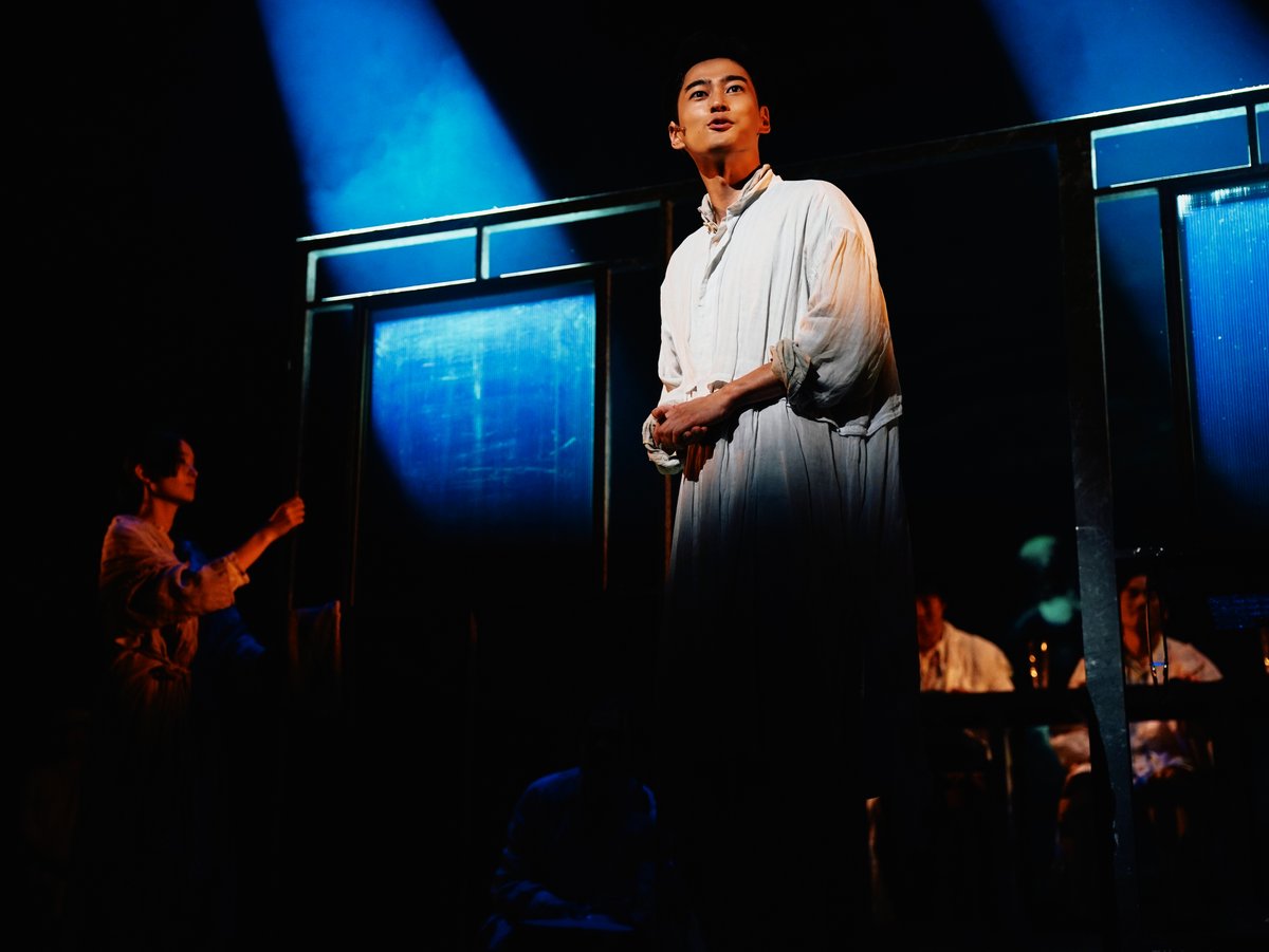 the_globe_tokyo's tweet photo. ━━━ 
『water』 
作・演出：#藤田貴大

出演：#丸山隆平
#青柳いづみ　#伊藤万理華　#植木祥平　#内田健司 
#平井まさあき（#男性ブランコ）　#山本直寛 
#持田将史（s**t kingz #stkgz） 

#荒木穂香　#猿渡遥　#波佐谷聡　
#船津健太　#柳瀬瑛美
━━━ 
https://t.co/Vm9Mh0QIkP 
#water_stage https://t.co/RPFXVnmThw