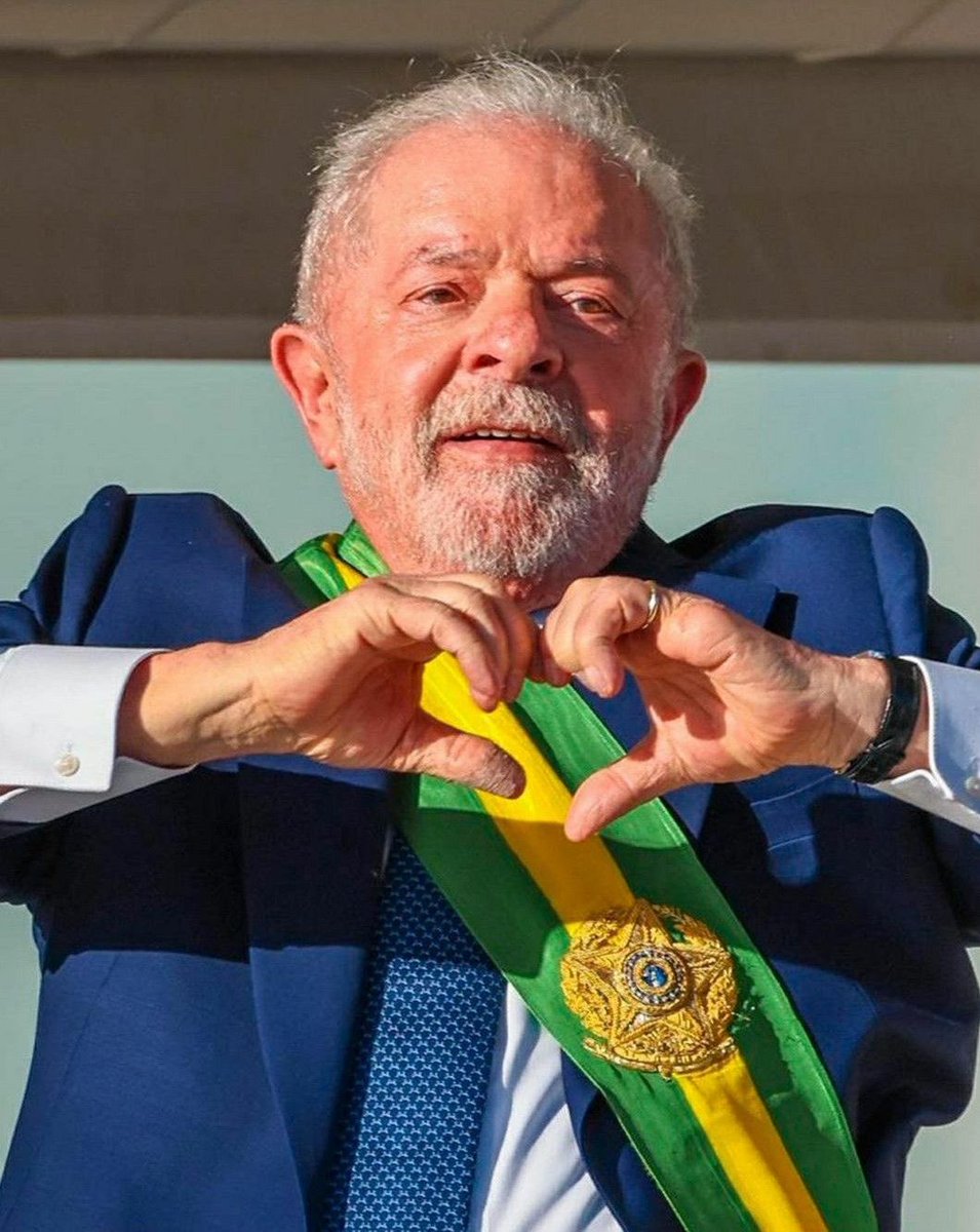 stagepopbr's tweet photo. 🚨 Fãs criam a tag #FavPosiciona nas redes sociais para cobrar que artistas se posicionem de forma mais explícita pela reeleição de Lula nas eleições presidenciais de 2026.

A mobilização pede que os artistas usem sua influência para incentivar seus fãs a participarem da eleição e reduzir o número de votos brancos e nulos.