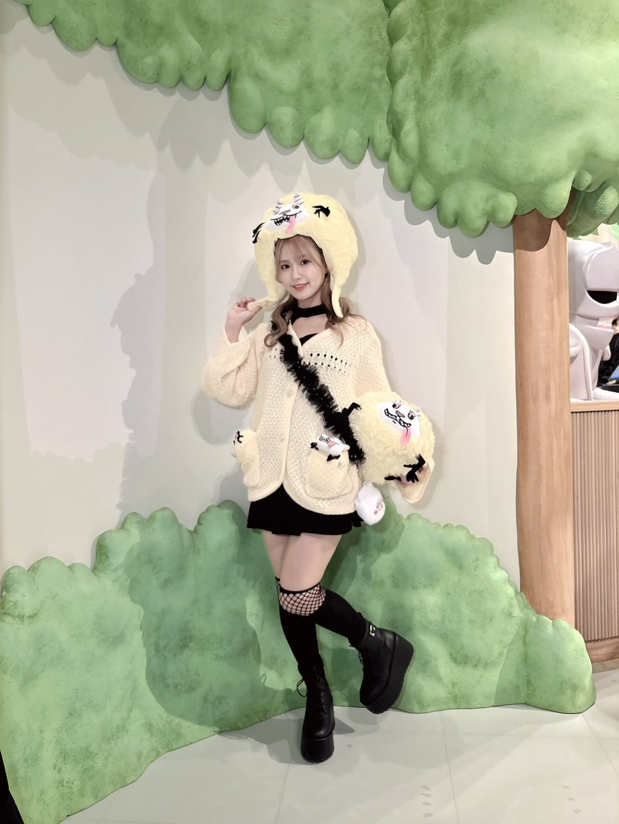 nonnoko888's tweet photo. 念願のでかつよちゃんコーデでちいかわパーク行ってきた💛🖤*♬•*

ただパークにあれだけたくさんの人がいたのにでかつよ推し仲間さん1人も見つけられなかったㅠ ̫ㅠ
でかつよ推しさんいたら教えて〜❣️❣️ https://t.co/zXRGa3ogSW
