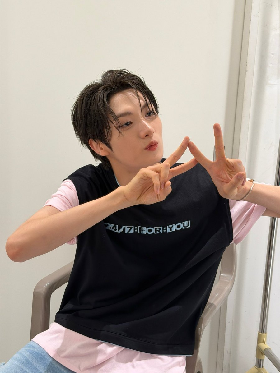 Youngjeam's tweet photo. Choosing my favorites wasn’t easy, but these are the ones I wanted to share with you. Maybe you’ll recognize some of the feelings from that day too. Thank you for giving us another beautiful concert memory. I’ll keep these photos close, along with everything we shared that day. https://t.co/lbKcwujllV