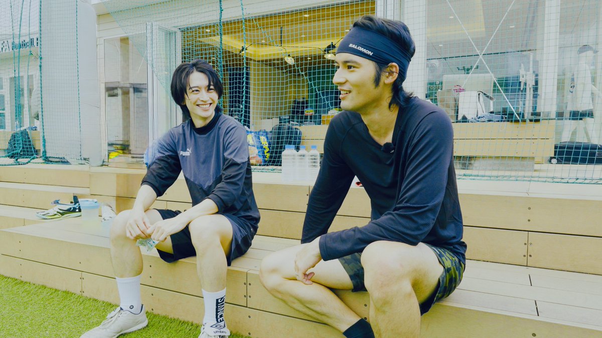underdogstriker's tweet photo. 映画『アンダードッグ』のサッカー・トレーニング、がんばってます⚽️

先日は、野人・岡野のプレーに挑戦している水上恒司さんはじめ、めちゃ上手な池田匡志さんなどに加えて、結木滉星さんが初めての参加！

猛暑のトレーニングを避けていたので、久々だったんですが���監督を筆頭に、みんな、めちゃくちゃ��テてましたねー(笑)。

休憩タイムは、ほぼ全員、倒れこんでました🤣。

撮影まで残り4ヶ月！みんなで魂込めて、仕上げていきます！

公式noteではトレーニング中の写真をさらに公開しています⭐︎
https://t.co/ZtaBy9Mvl4

#アンダードッグ #水上恒司 #池田匡志 #結木滉星 #サッカー
