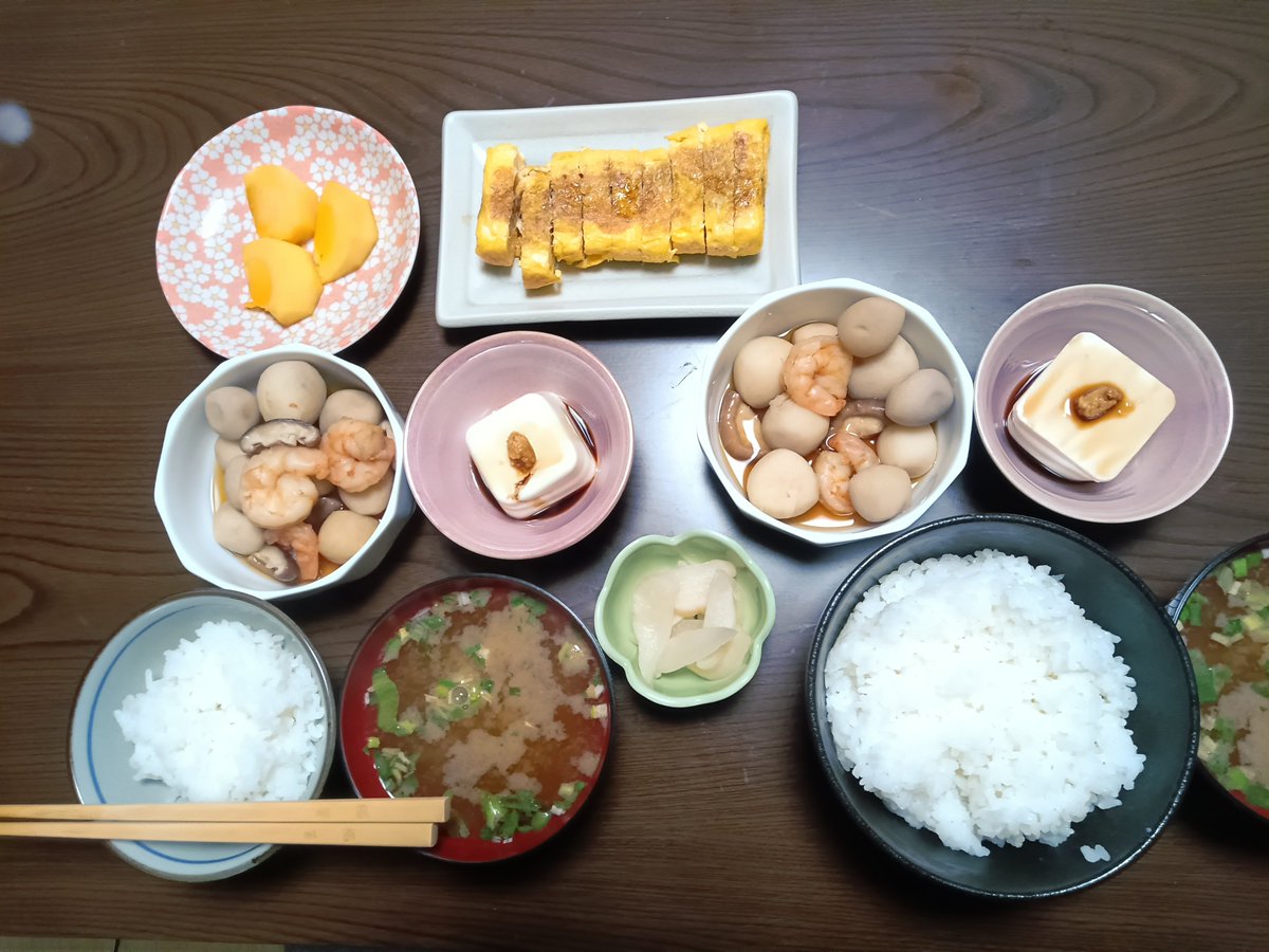 yodo_hiro's tweet photo. ＃与十川飯

玉子焼きは、こう焼く！
里芋は、こう煮付ける！ https://t.co/LBUCtP2Ptt
