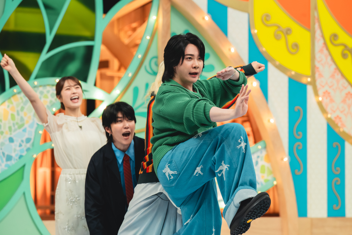 oricon's tweet photo. 📺️テレビ×ミセス
⠀
岡田准一＆ロバート秋山＆松井ケムリと
Mrs. GREEN APPLEが全面対決🔥
大森元貴、驚異の観察力を発揮
⠀
「ミセスって激ヤバ集団だったんだ…」
一体何が起きた⁉️
https://t.co/lQlGn8geku
⠀
🎤スタジオライブは「lulu.」披露
⠀
#テレビミセス https://t.co/3k386TEqIC