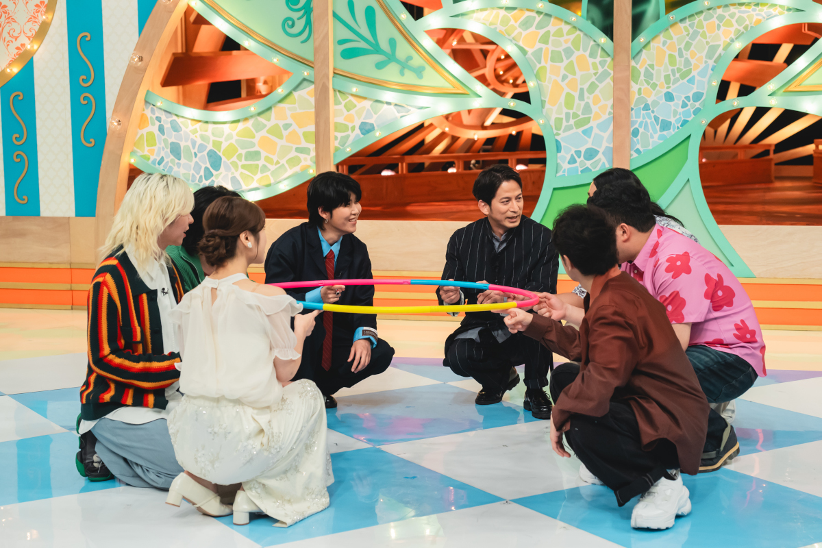 oricon's tweet photo. 📺️テレビ×ミセス
⠀
岡田准一＆ロバート秋山＆松井ケムリと
Mrs. GREEN APPLEが全面対決🔥
大森元貴、驚異の観察力を発揮
⠀
「ミセスって激ヤバ集団だったんだ…」
一体何が起きた⁉️
https://t.co/lQlGn8geku
⠀
🎤スタジオライブは「lulu.」披露
⠀
#テレビミセス https://t.co/3k386TEqIC