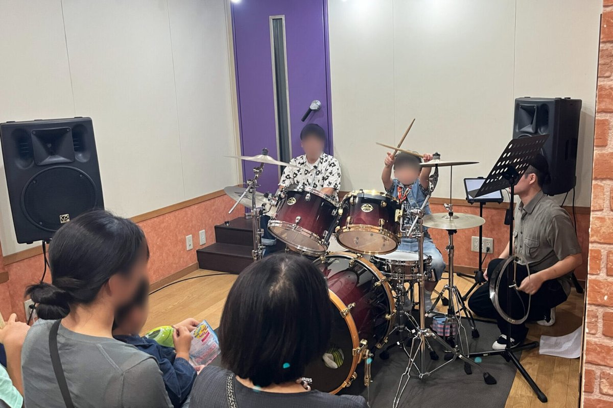 nov916's tweet photo. 【ジュニア受講生発表会】
昨日は秋恒例のジュニア受講生向け発表会を開催しました＊

小学6年生から幼稚園の年中さんまで！
今回もたくさんの方にご参加頂き、レッスンの成果を発揮していました🎵

発表会という舞台で演奏を見ると、急に上達を感じるのが毎回不思議ーー！

https://t.co/Ja04maD3Bq https://t.co/DDkLHWYqW0