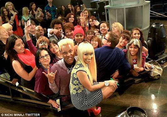 NICKIMINAJ_COL's tweet photo. From the very beginning, @NICKIMINAJ has always made time for her fans. 💗 From early meet &amp; greets to today, countless memories and unforgettable moments with the QUEEN. 👑📸

WE LOVE YOU QUEEN🩷
A thread 🧵 https://t.co/s5FErDt9Cs