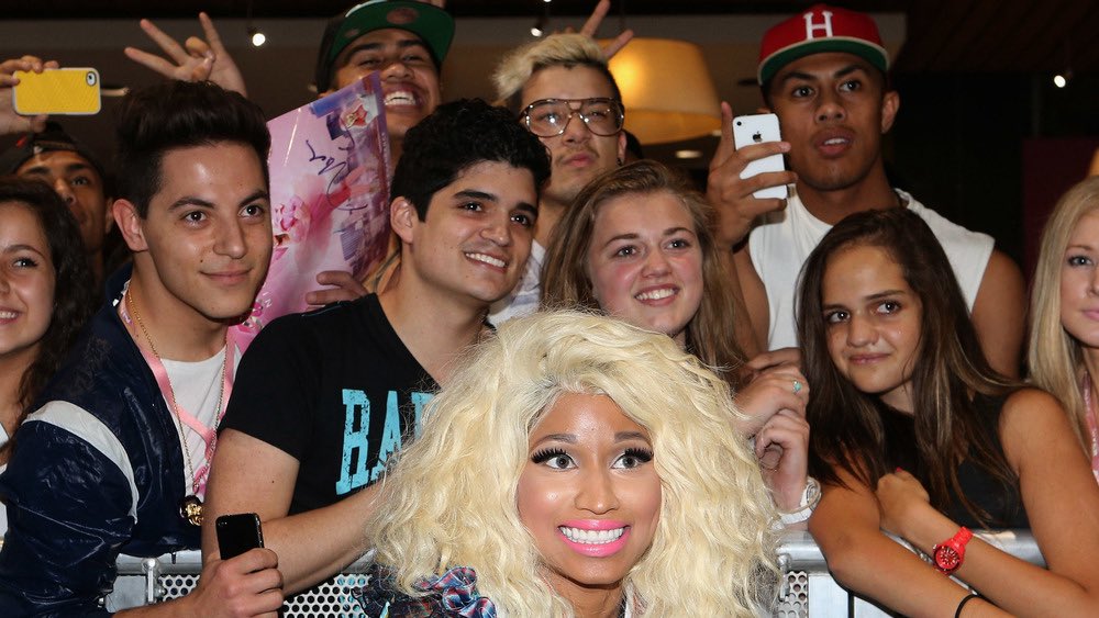NICKIMINAJ_COL's tweet photo. From the very beginning, @NICKIMINAJ has always made time for her fans. 💗 From early meet &amp; greets to today, countless memories and unforgettable moments with the QUEEN. 👑📸

WE LOVE YOU QUEEN🩷
A thread 🧵 https://t.co/s5FErDt9Cs
