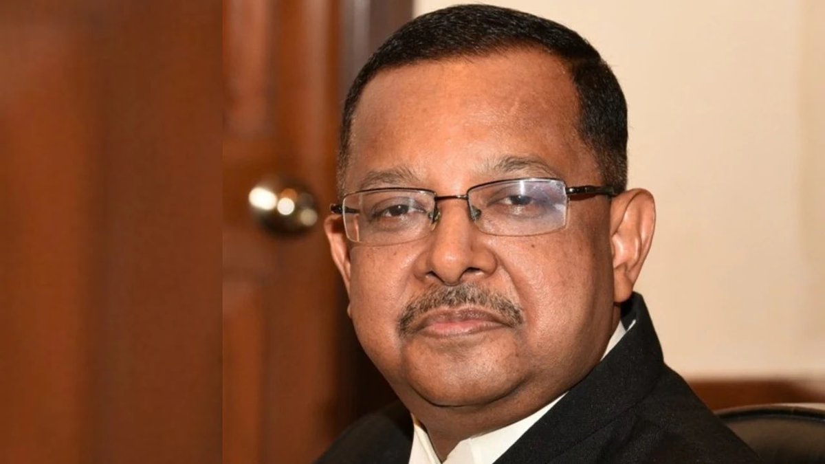 sardesairajdeep's tweet photo. IMPORTANT: ‘Indian Constitution does not provide for two classes of citizens: one with voting rights and one without voting rights.. if any process results in disenfranchising millions and millions of Indian citizens, making them second class citizens in their own country, in the sense of not having voting rights, such a process is intrinsically arbitrary.’ SC judge Ujjal Bhuyan .. 
CC: CJI Justice Surya Kant and Joymalya Bagchi. 
Don’t forget the CJI declined urgent hearing on SIR last month in West Bengal case saying ‘these are only by-elections!’ 
Don’t forget Justice Bagchi said in Bengal hearing earlier this year : ‘If someone cannot vote in this election, does not mean their right can be deprived forever.’ 
Lakhs of perfectly eligible Indian citizens as a result  have been denied their voting rights this year . Hopefully, Justice Bhuyan’s words will be a wake up call for his fellow judges. Jaago Court Jaago!🙏