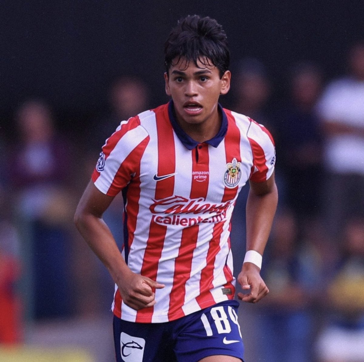 miguel_apt's tweet photo. 🐐🚨 Aaron Correa (17 años) y Emi Rodríguez (18 años) suman sus primeros minutos con el primer equipo de Chivas, al ingresar de cambio en este partido amistoso ante América

El primero como carrilero/extremo por derecha. El segundo como mediocentro

Ojalá pronto verlos en LMX 🙌🏼 https://t.co/93nJKl1a6D