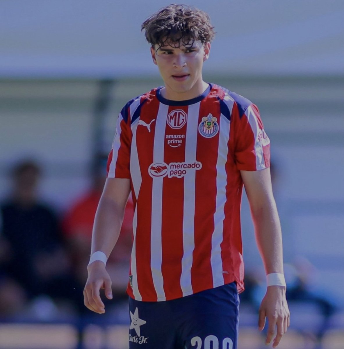 miguel_apt's tweet photo. 🐐🚨 Aaron Correa (17 años) y Emi Rodríguez (18 años) suman sus primeros minutos con el primer equipo de Chivas, al ingresar de cambio en este partido amistoso ante América

El primero como carrilero/extremo por derecha. El segundo como mediocentro

Ojalá pronto verlos en LMX 🙌🏼 https://t.co/93nJKl1a6D