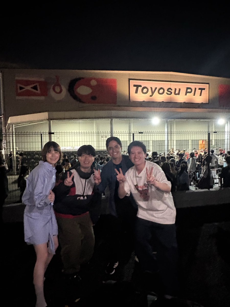 zenbreaders's tweet photo. 本番終了後、たくさんの方に暖かい言葉をいただいて幸せでした。
お写真を一緒に撮ってくれた方々がTLにいましたら、ぜひ送ってください🙌

帰り道、撮った写真全部思い出に欲しかったねってメンバーとはなしてました😌
#ハンブレッダーズ
#帰宅部定期演奏会 https://t.co/8e7g4mjLuH