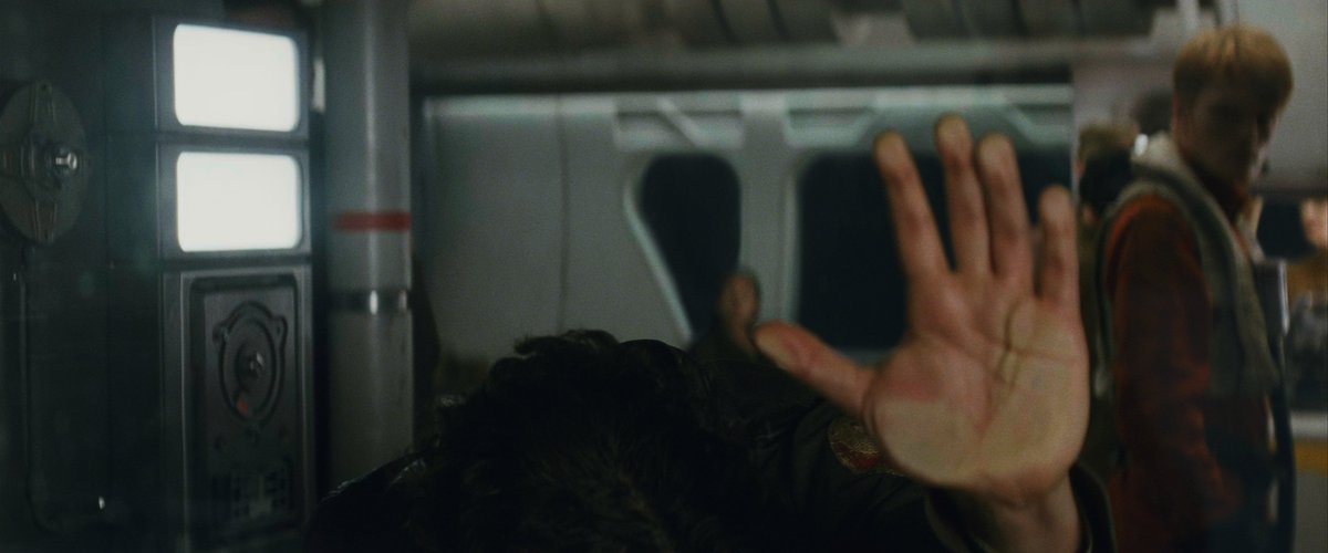 SWshotbyshot's tweet photo. Star Wars: The Last Jedi - shot 1812 https://t.co/Se0QeX0Sm6
