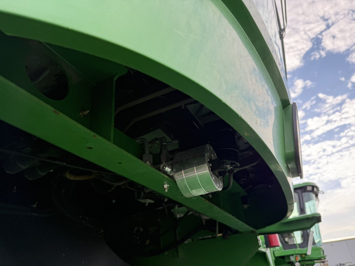 Alex_Kerr1's tweet photo. 9670 4wheel drive $49900.00 @MachineryPete https://t.co/oeR4zYN8z8