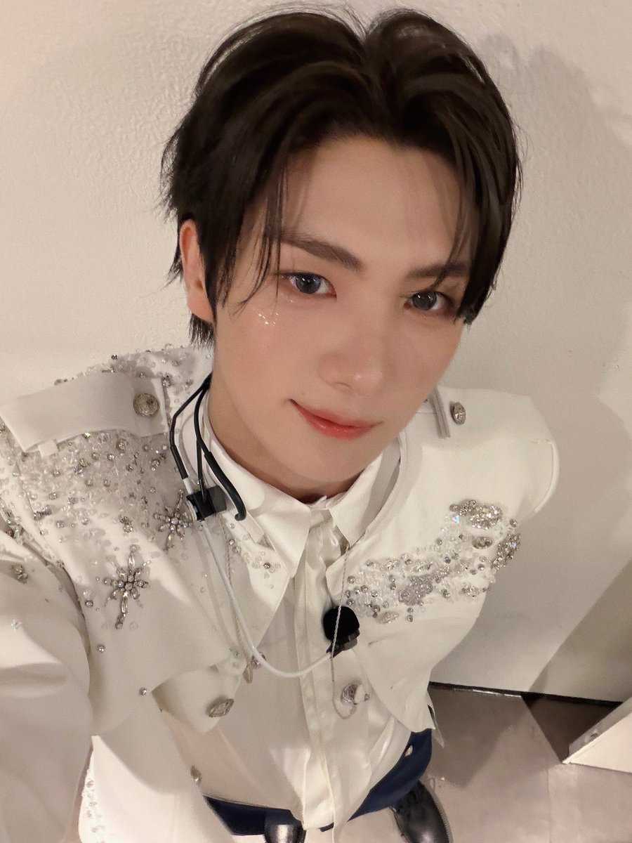 Youngjeam's tweet photo. A few of my favorite photos after the concert. There’s always a different feeling once the stage is over. The excitement is still there, but everything becomes a little quieter, and that’s when I get to really take in what just happened. https://t.co/hlbWs8mkDA