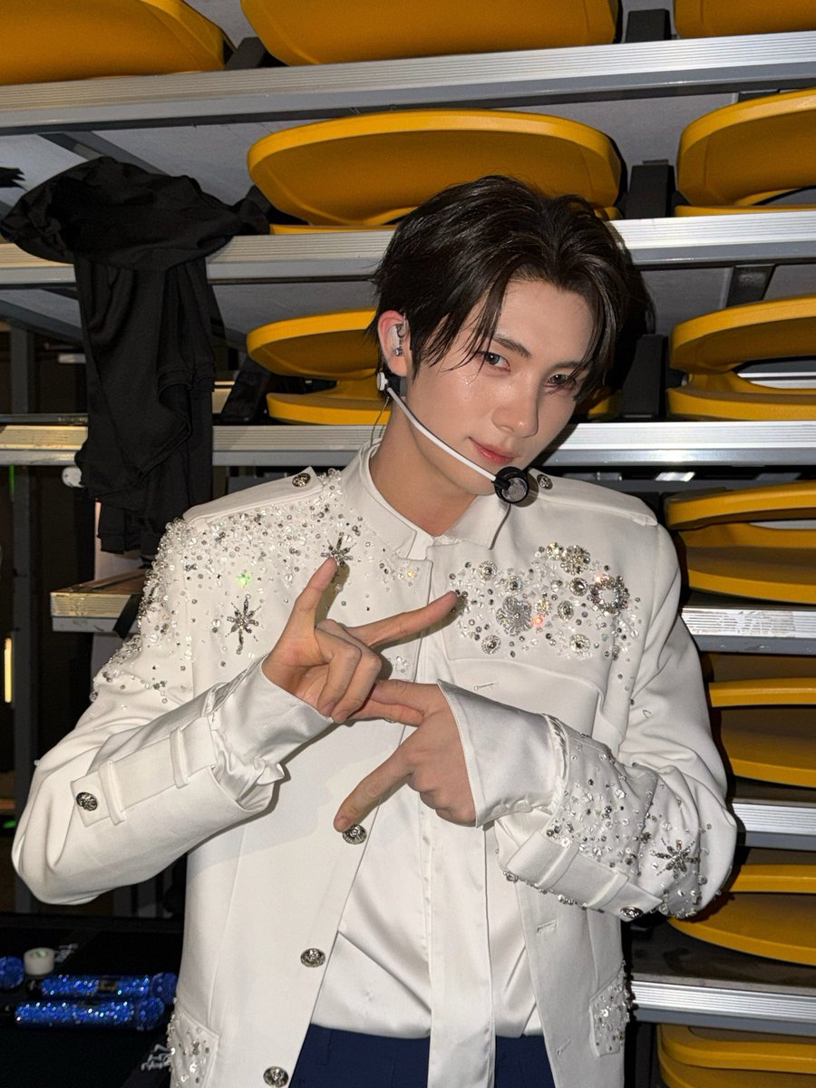 Youngjeam's tweet photo. After spending so much time preparing for a performance, it feels strange when everything suddenly comes to an end. The lights go down, the music stops, and we’re back behind the stage. But the energy from 42 somehow stays with me even after I leave the stage. https://t.co/oJXSidjHEE