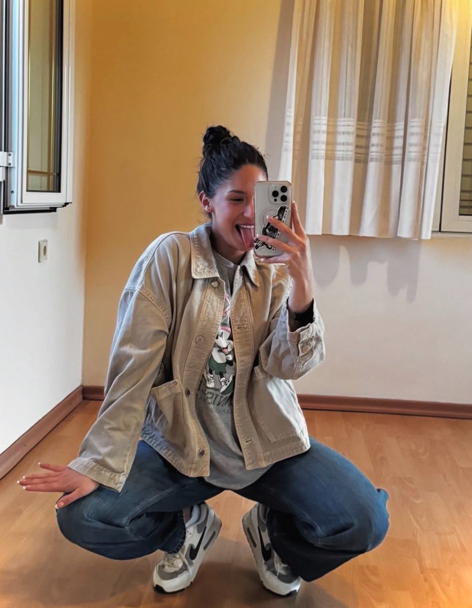 Lacy1226339's tweet photo. shampooed hair, sashimi, and my air max futuras Y

hope yall have the best weekend.
#weekend #sneakergirl https://t.co/HF0heQGaME