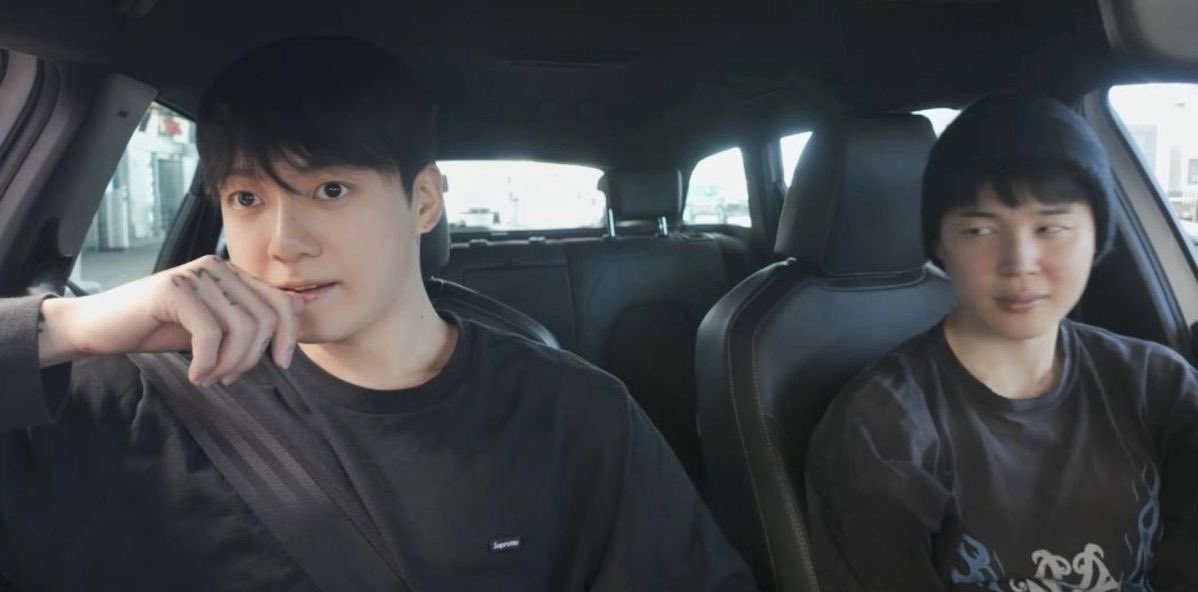ilyjeonian's tweet photo. this photo sequence of jimin looking at jungkook https://t.co/vW0EiEiHxq