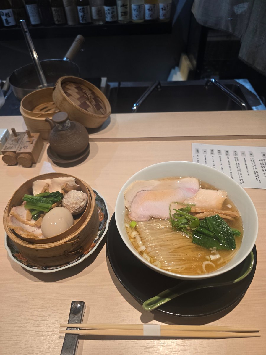 1Yasu111's tweet photo. 本日のラーメン
褒美松翔
塩らぁめん+上トッピング

美味しかったです。 https://t.co/T3EhAJ3fmM