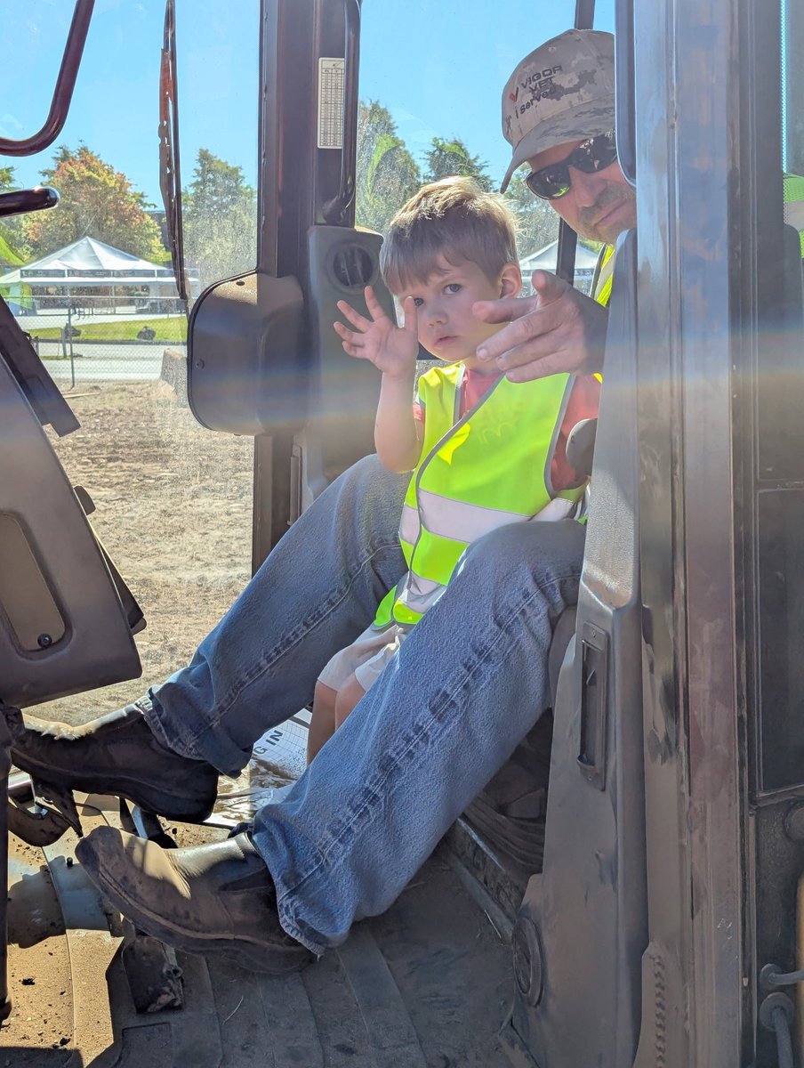 FightingK9's tweet photo. Had an amazing time at Dozer Day. Thank you @VetTix and the sponsor that gave us the tickets! https://t.co/uiWdRYGNqr